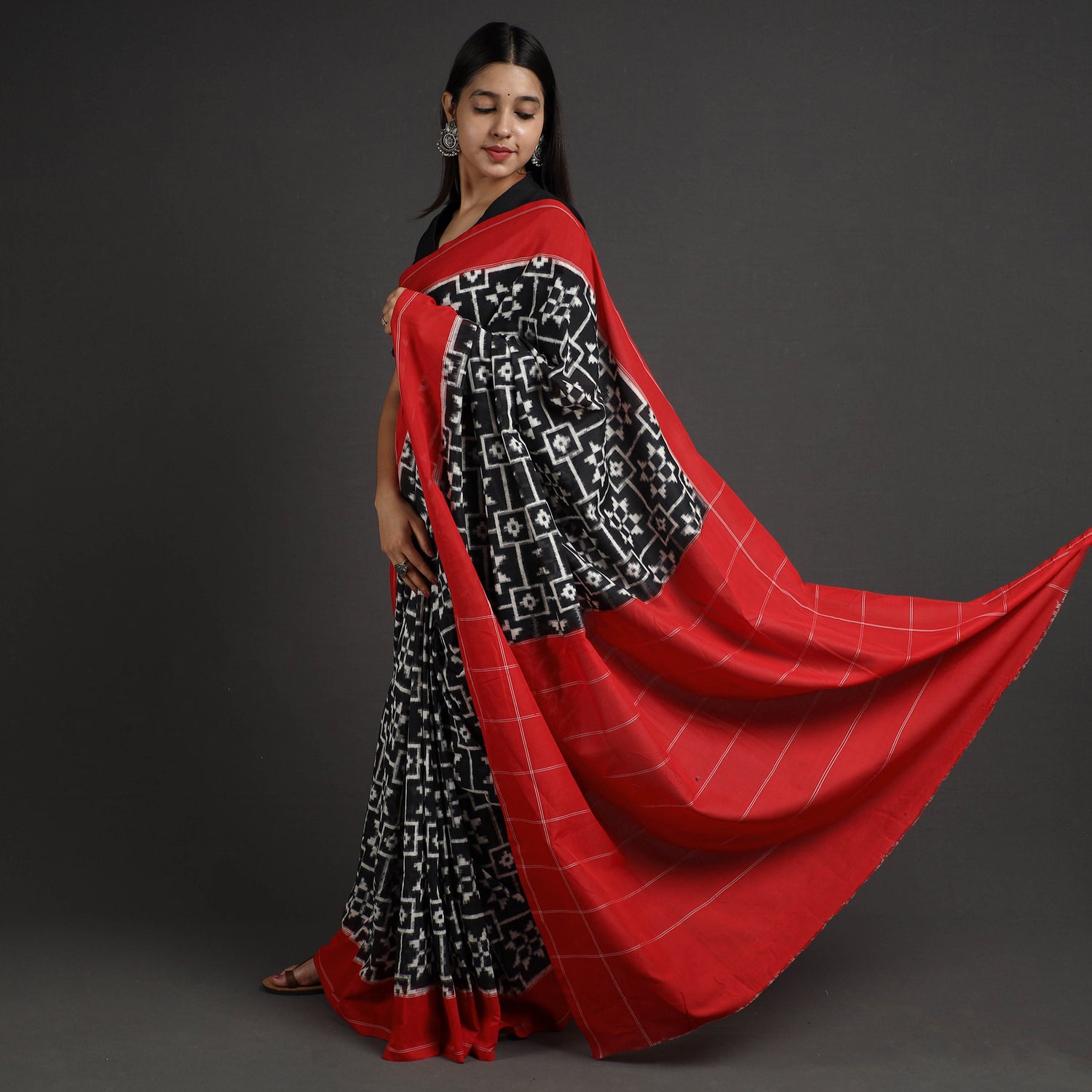 Telia Rumal Pochampally Double Ikat Weave Handloom Cotton Saree