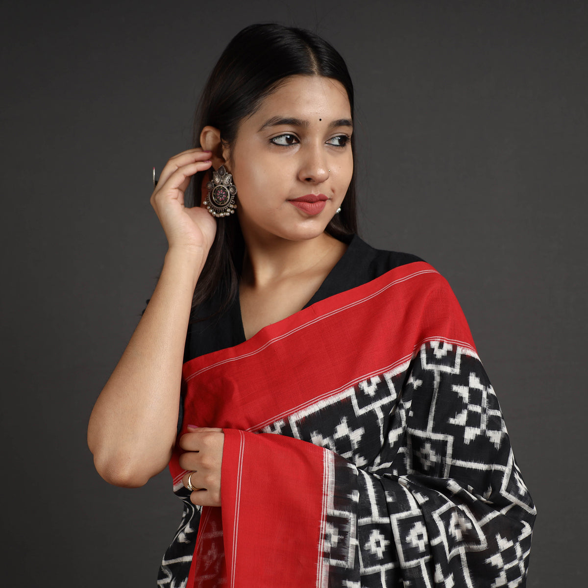Telia Rumal Pochampally Double Ikat Weave Handloom Cotton Saree