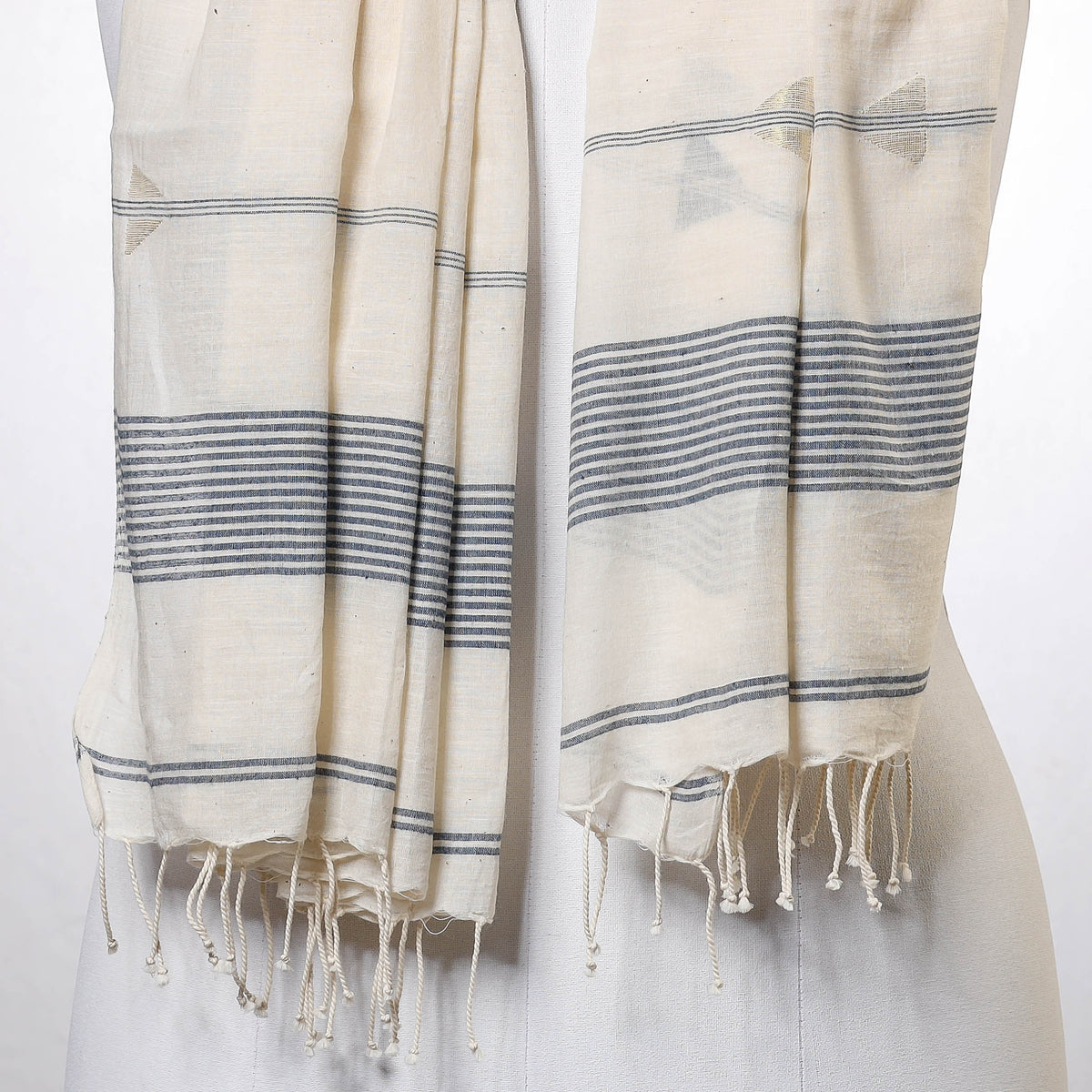 Phulia Jamdani Handloom Cotton Stole with Tassels