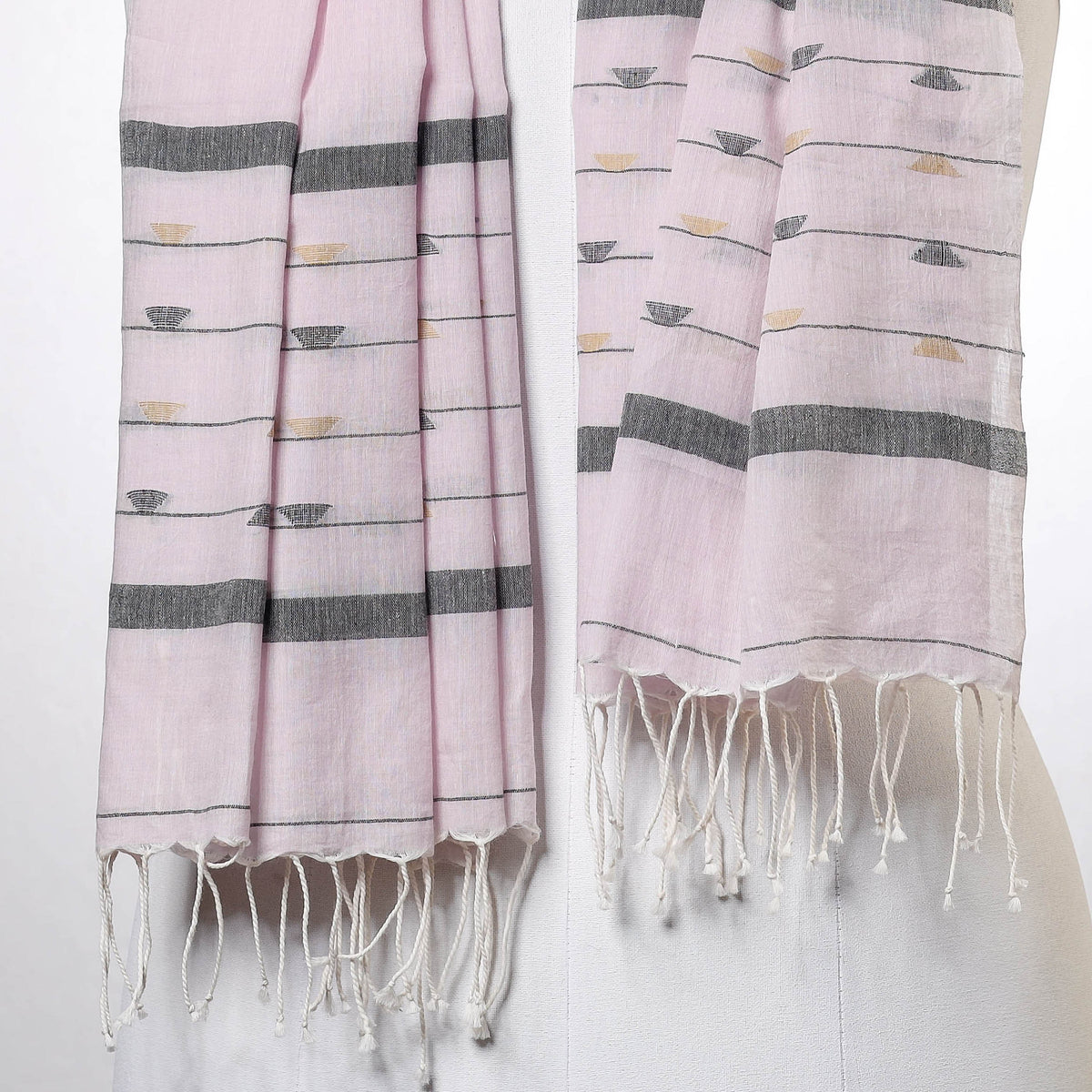 Phulia Jamdani Handloom Cotton Stole with Tassels