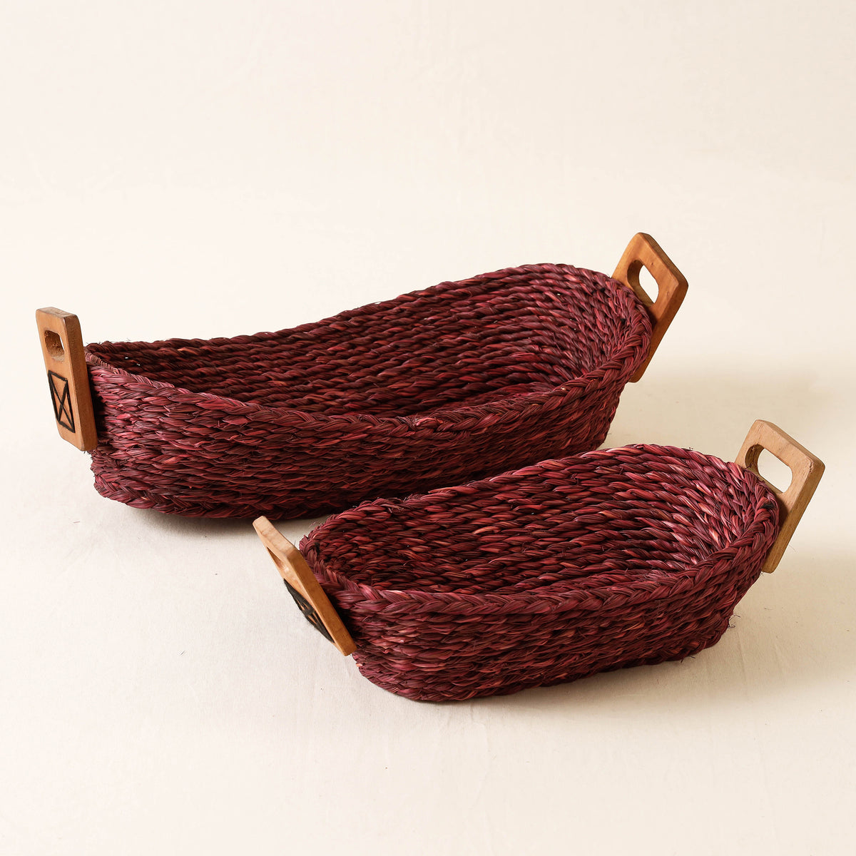 Kadam Haat Handmade Sabai Grass Bread Basket (Red - Set of 2)