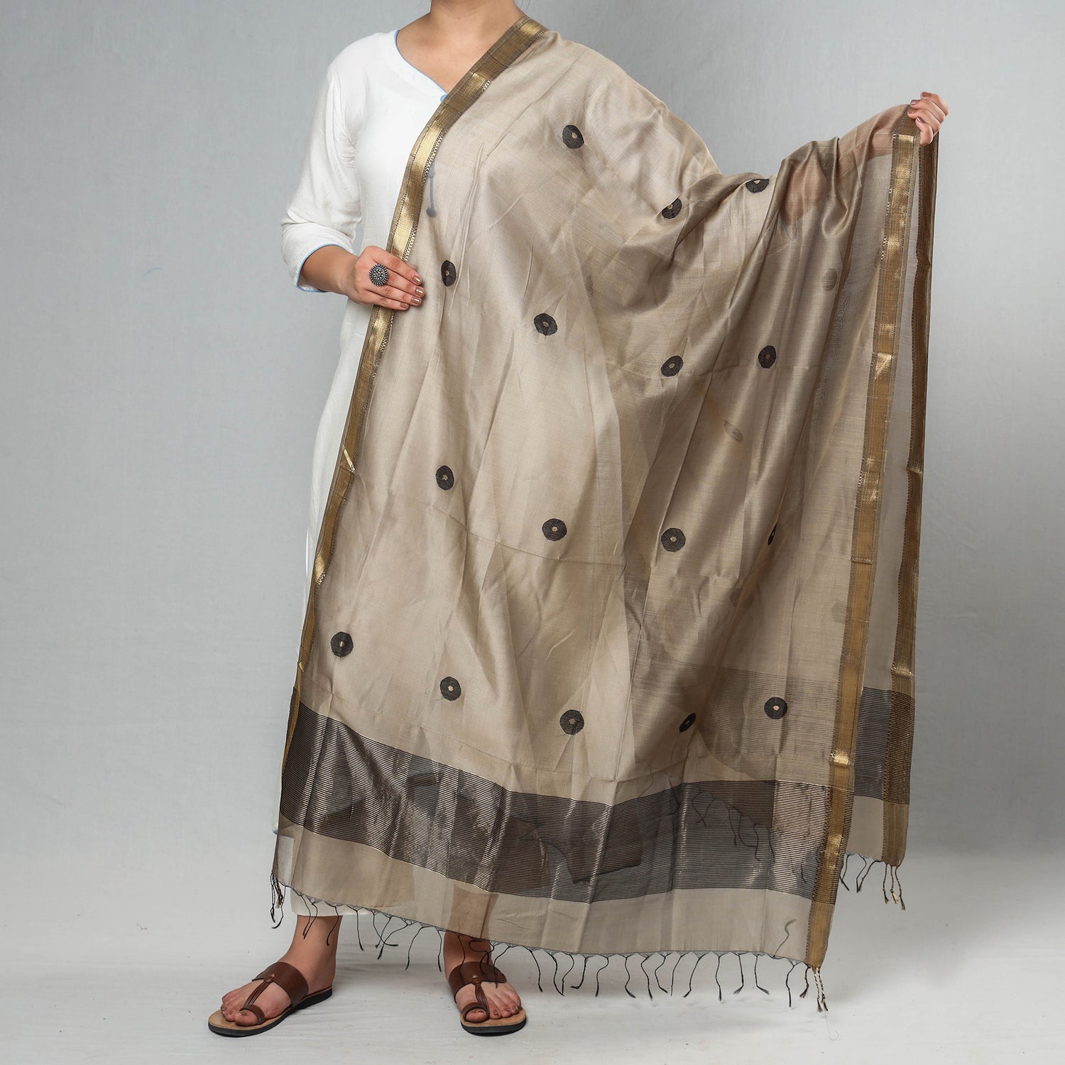 Traditional Maheshwari Silk Handloom Circle Buti Dupatta