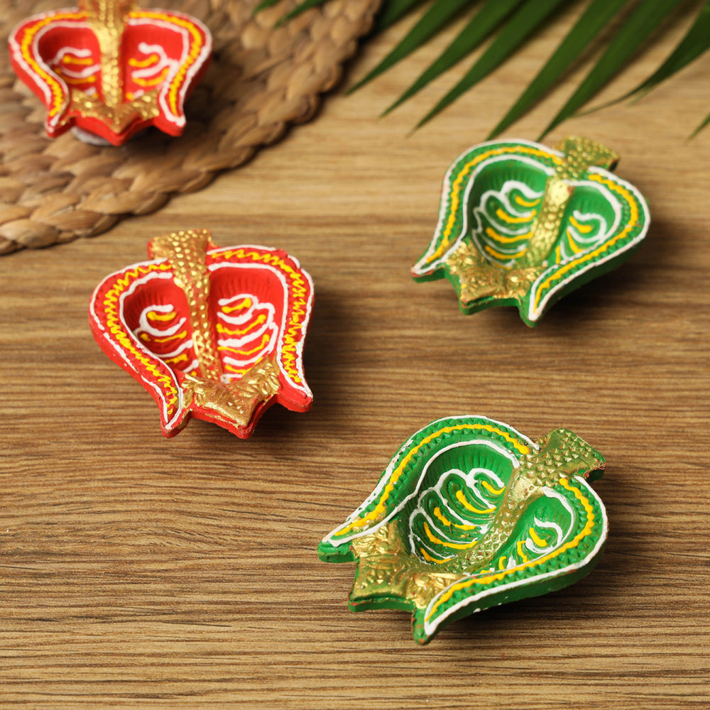 Decorative Handpainted Terracotta Diya (Set of 4)