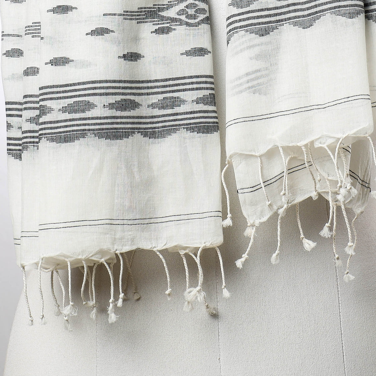 Phulia Bengal Jamdani Handloom Cotton Stole with Tassels