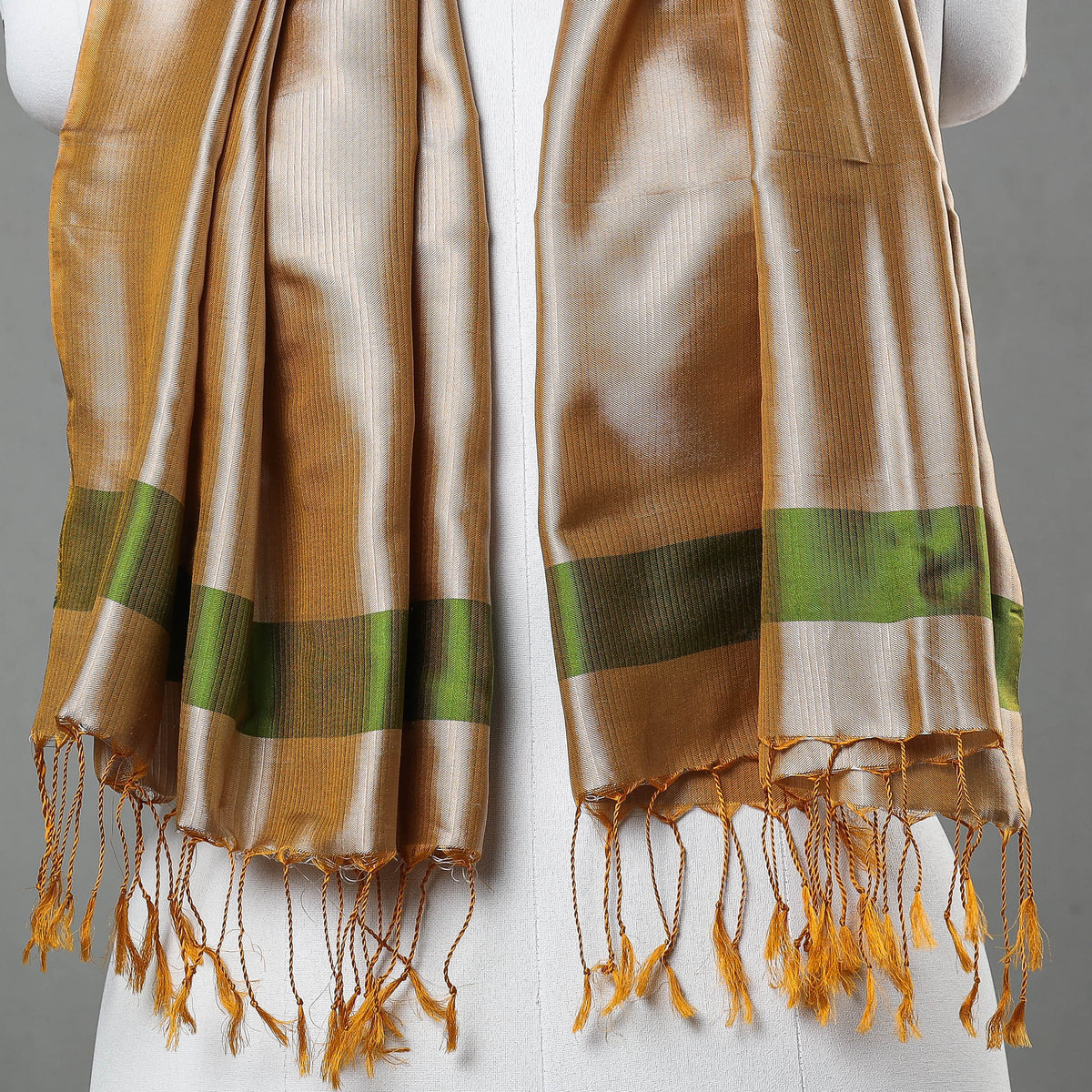 Traditional Maheshwari Silk Handloom Stole with Tassels