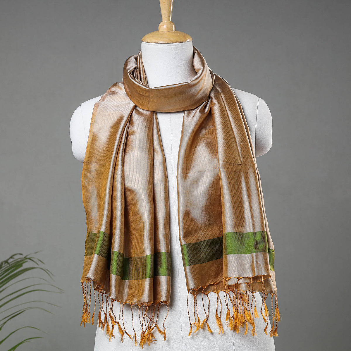 Traditional Maheshwari Silk Handloom Stole with Tassels