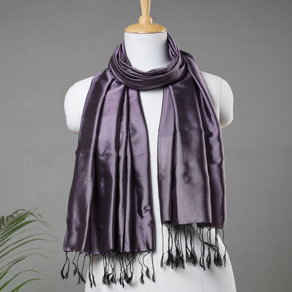 Traditional Maheshwari Silk Handloom Stole with Tassels