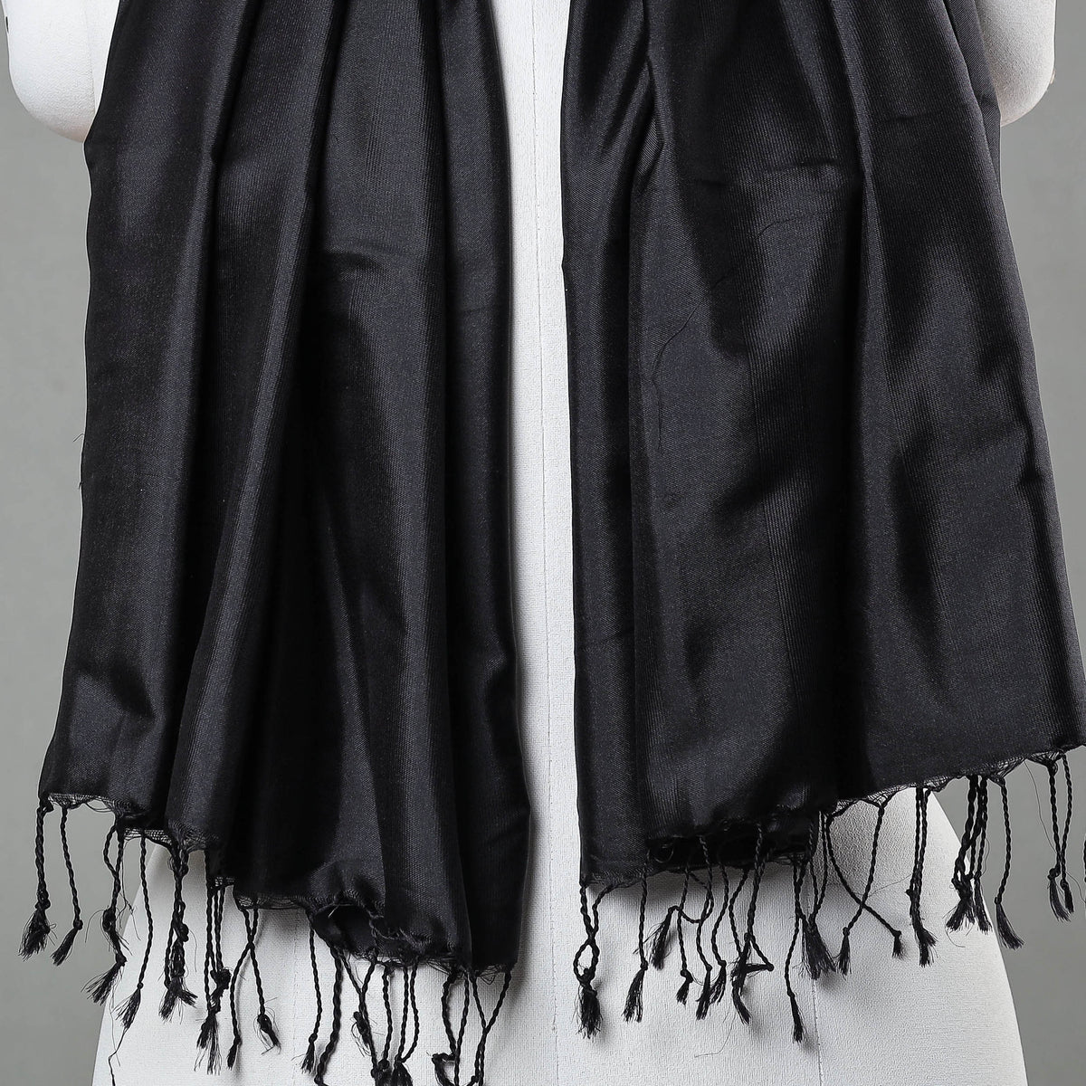 Traditional Maheshwari Silk Handloom Stole with Tassels