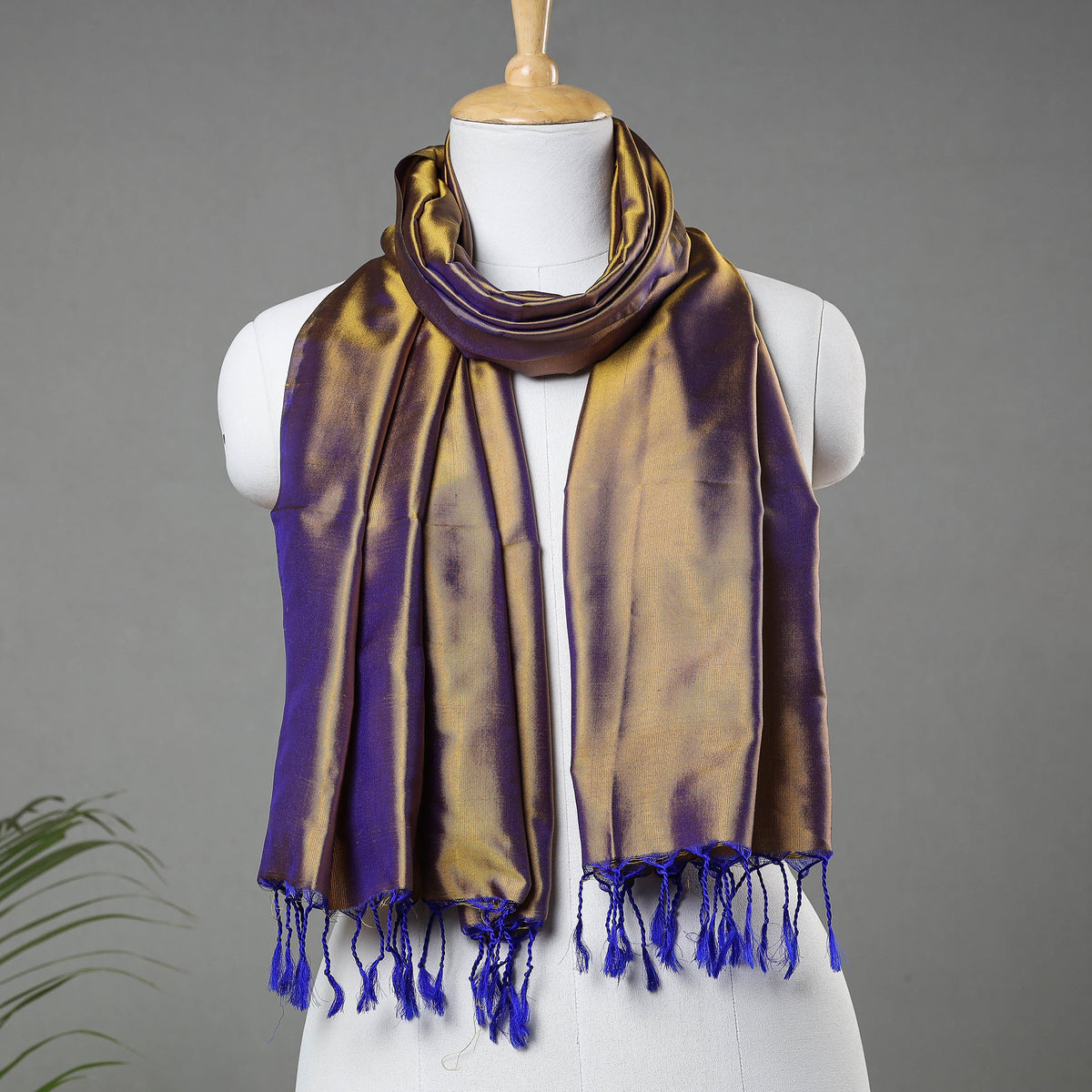 Traditional Maheshwari Silk Handloom Stole with Tassels