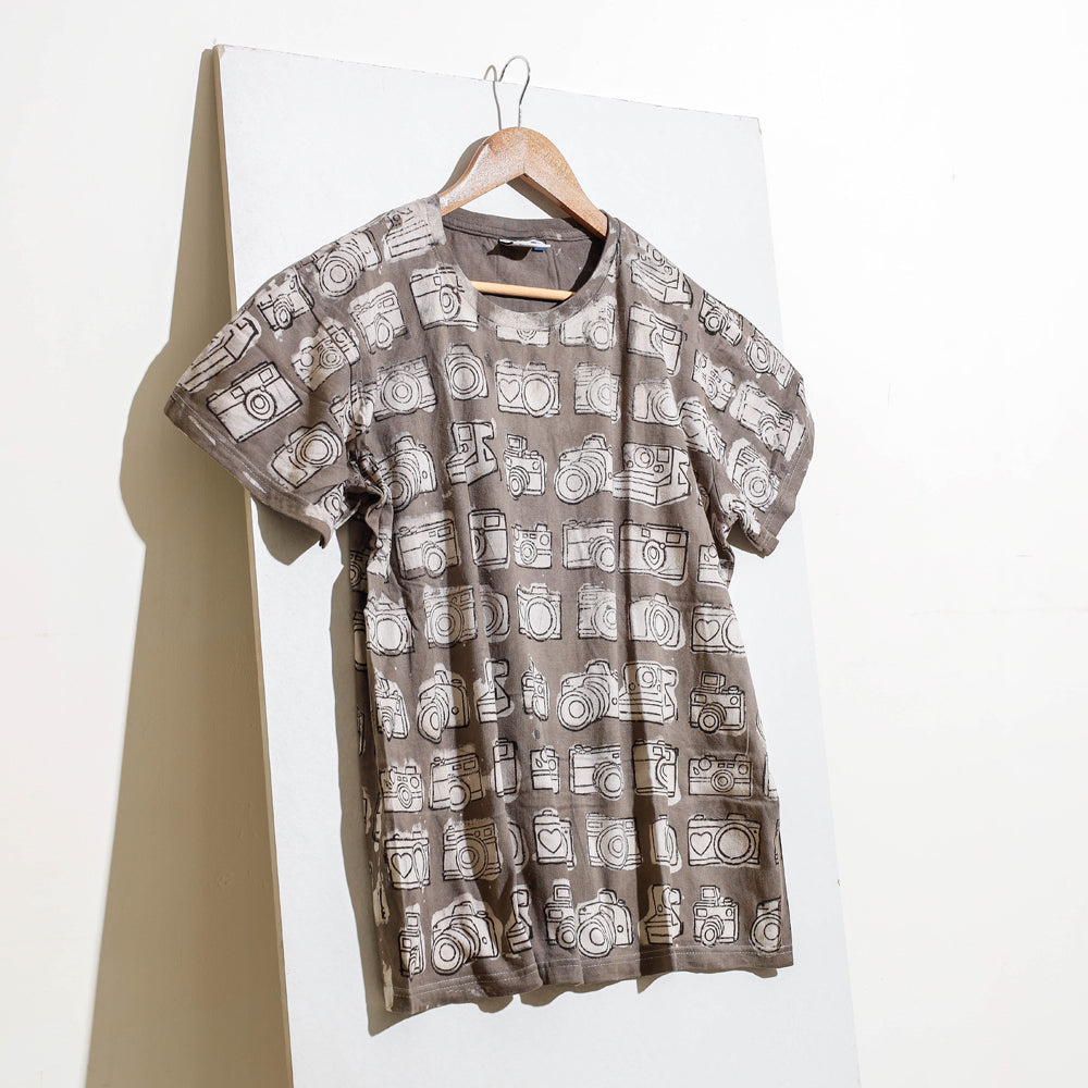 Bindaas Natural Dyed Art Block Print Unisex Round Neck T-shirt in Pure Cotton