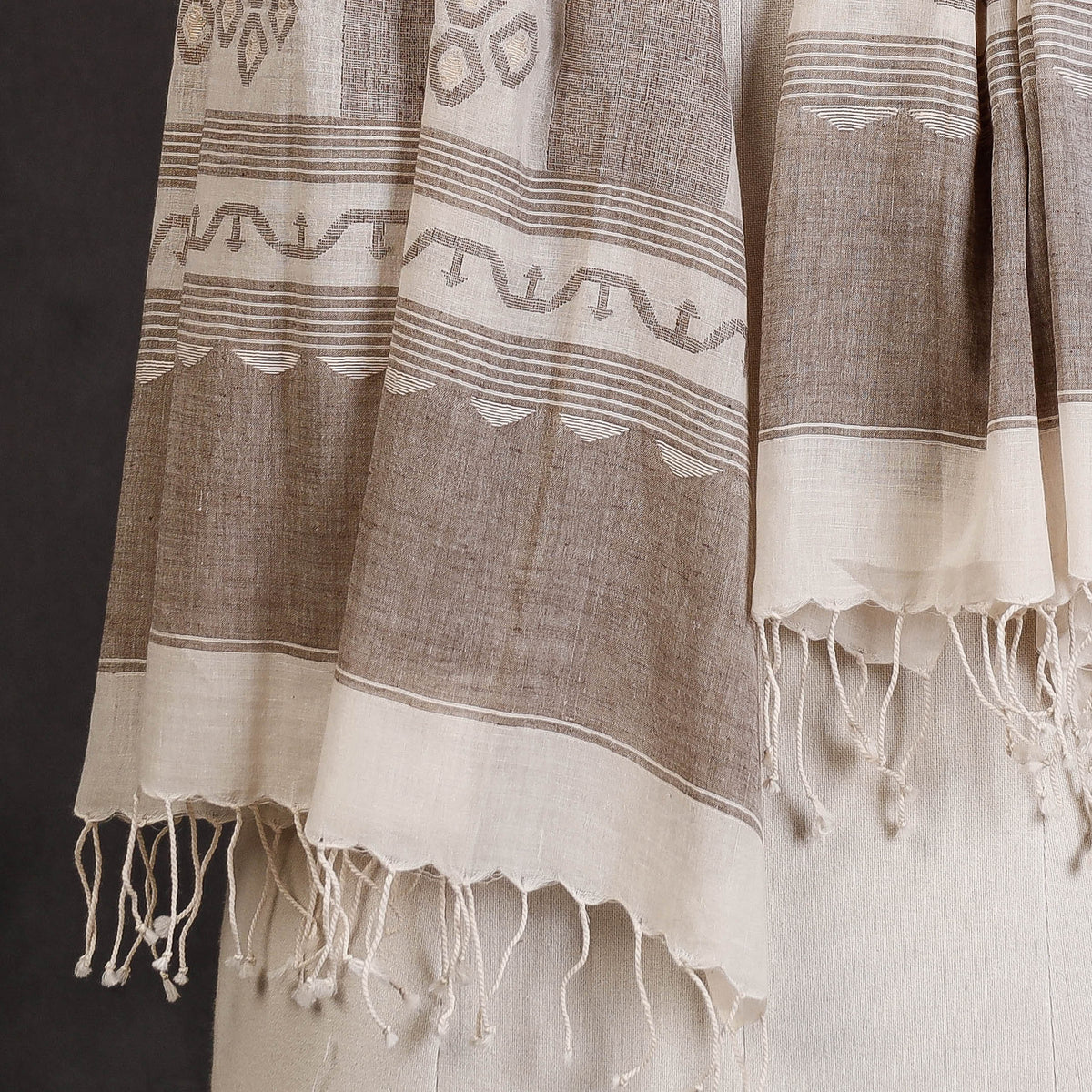 Authentic Dhakai Muslin Jamdani Handwoven Pure Cotton Stole with Tassels