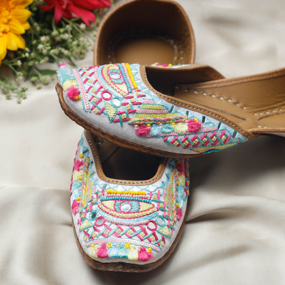 Handstitched Embroidered Jutti