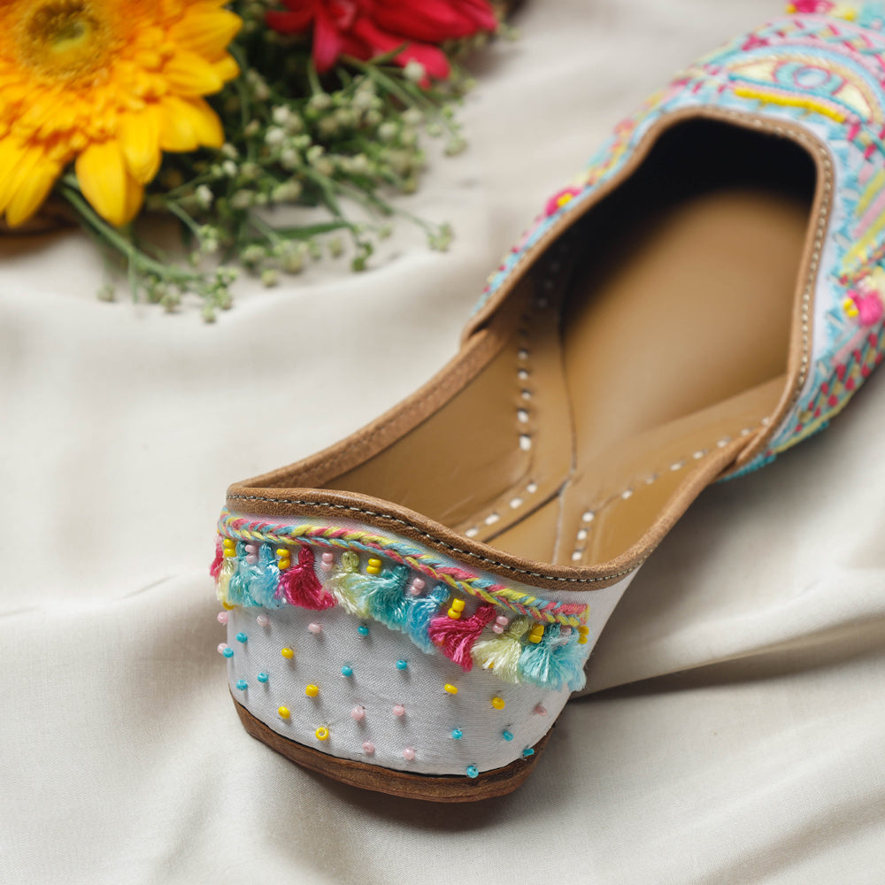 Handstitched Embroidered Jutti