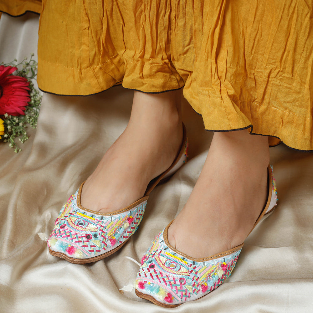 Handstitched Embroidered Jutti