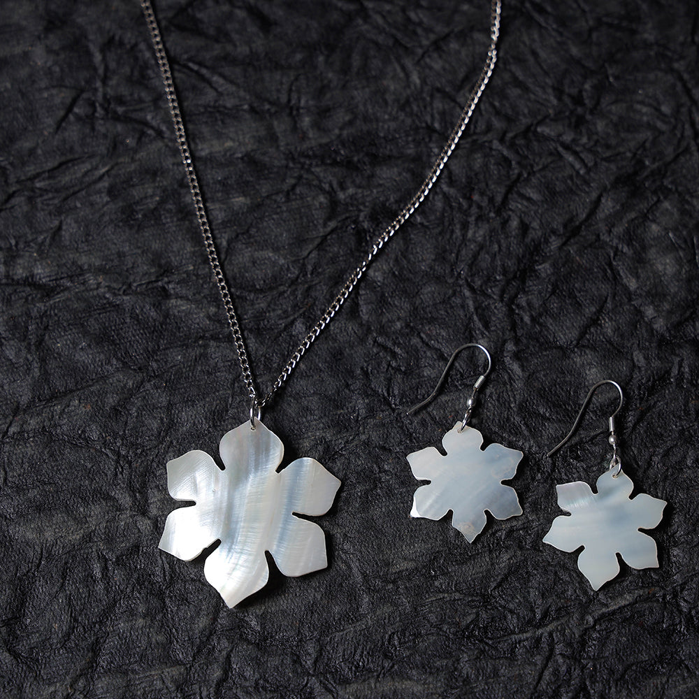 Handcrafted Seashell Necklace Set