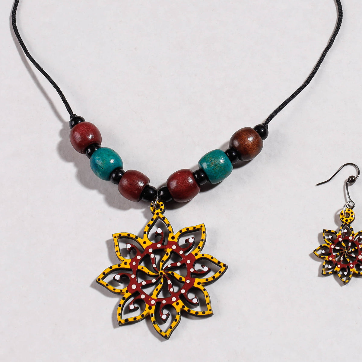 Tikuli Art Handpainted Wooden Necklace Set