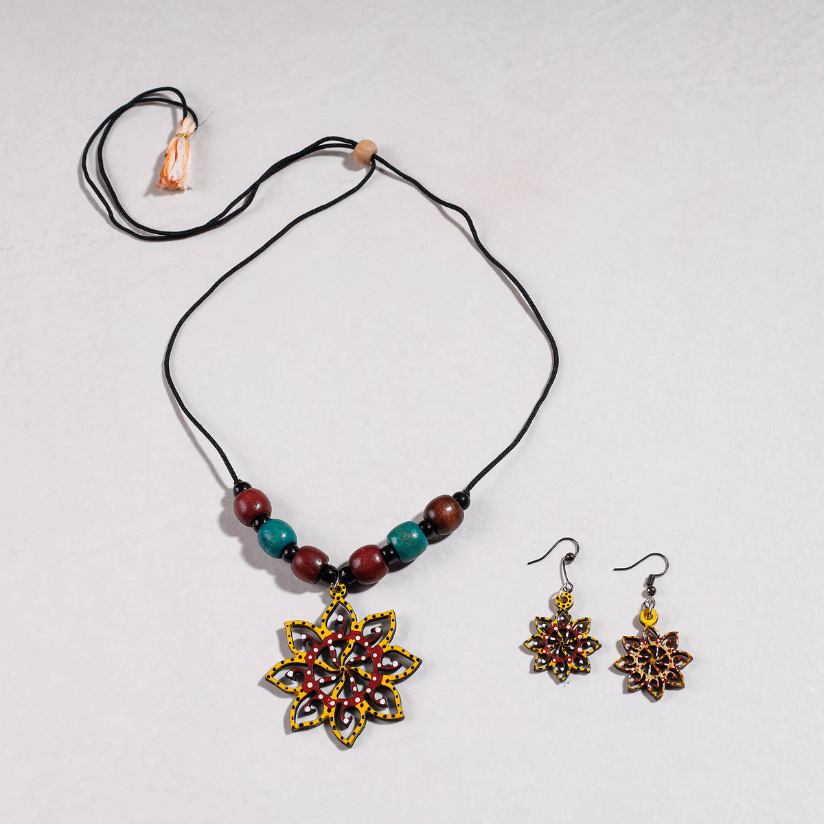 Tikuli Art Handpainted Wooden Necklace Set