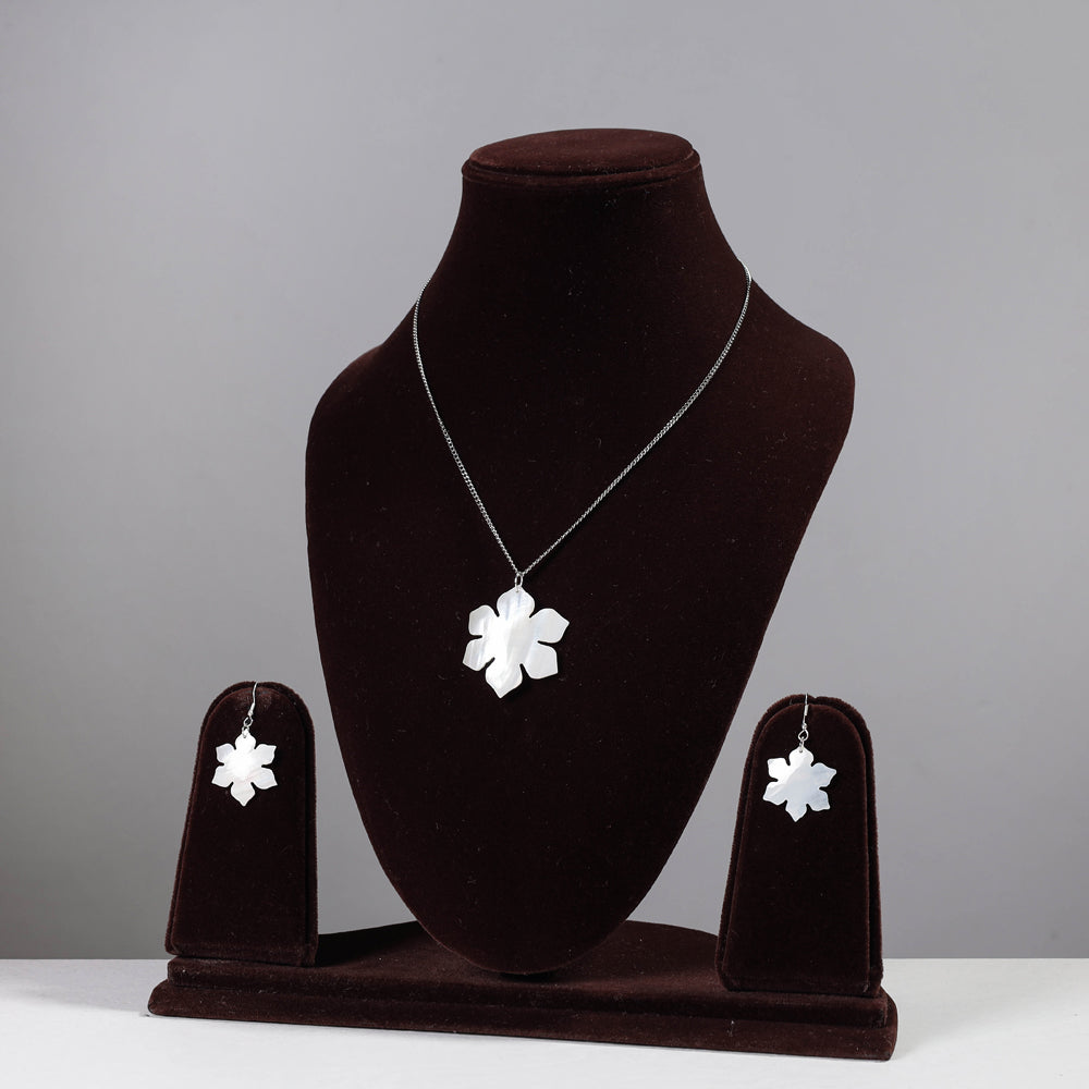Handcrafted Seashell Necklace Set