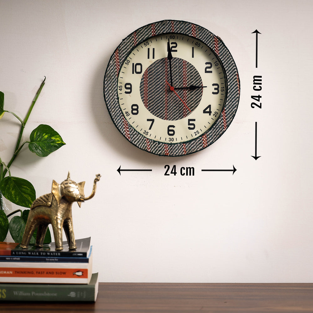 Handcrafted Madur Grass Wall Clock (10 x 10 in)