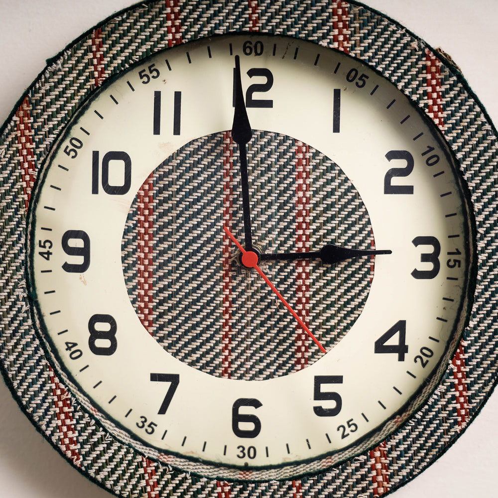 Handcrafted Madur Grass Wall Clock (10 x 10 in)